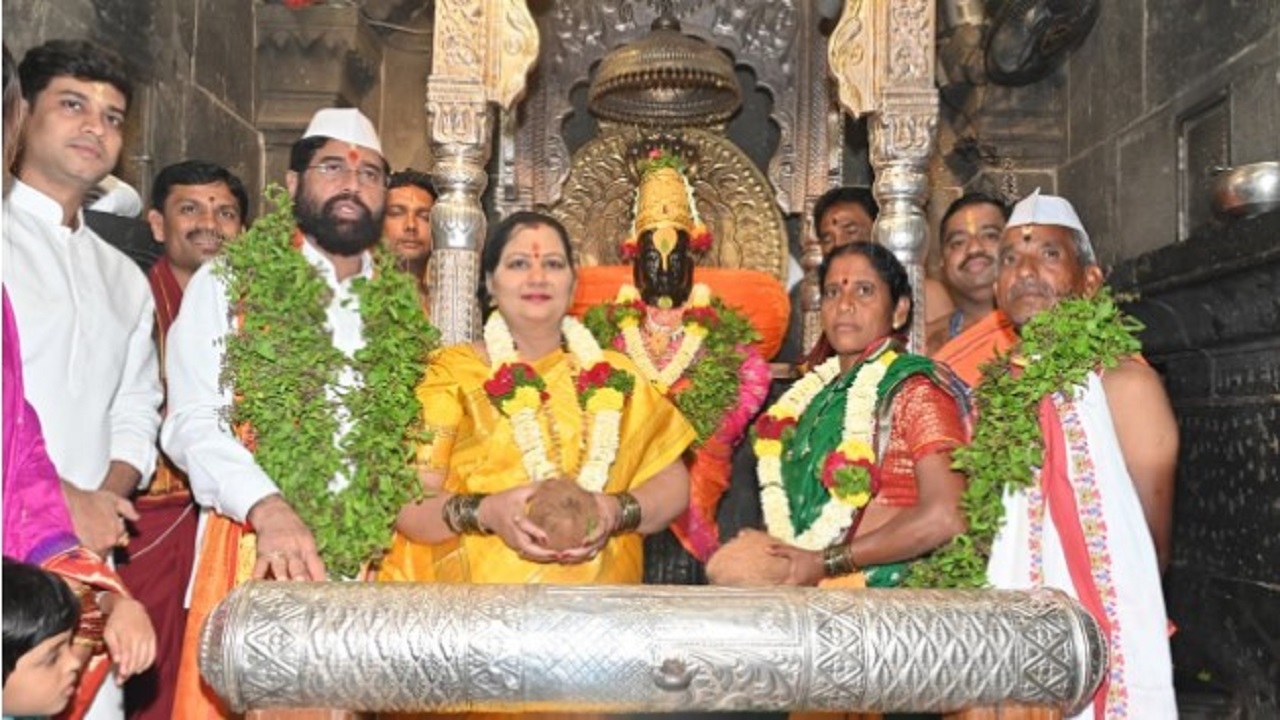 ‘बळीराजाला सुखी, समाधानी ठेवा’; उपमुख्यमंत्री एकनाथ शिंदे यांचे पांडुरंगाला साकडं