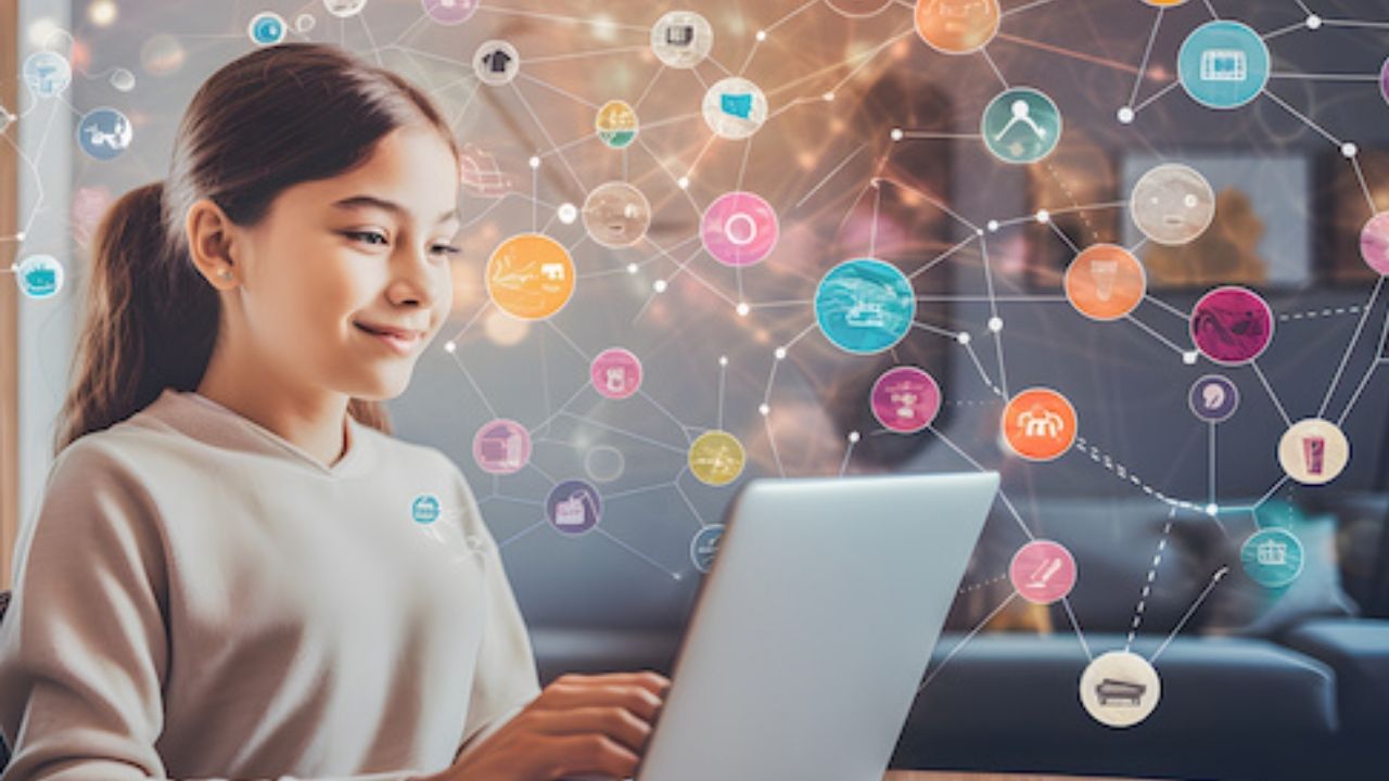 मुलांना तंत्रज्ञानाचे ‘गुलाम’ बनू न देता, त्याचा ‘मालक’ बनायला शिकवा; शिक्षक अमोल हंकारे यांचा मोलाचा सल्ला