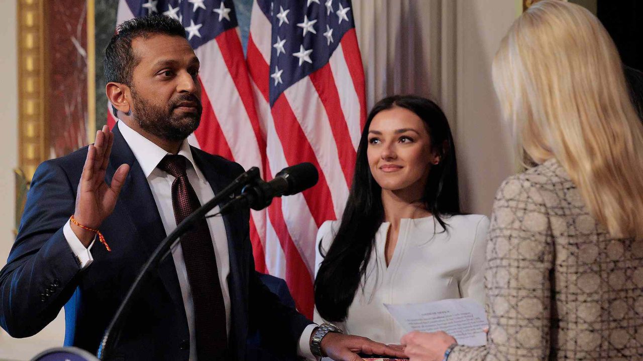 गर्लफ्रेंडला हाय-प्रोफाइल सुरक्षा देऊन फसले काश पटेल; FBI च्या प्रमुखपदाचा गैरवापर केल्याचा गंभीर आरोप