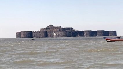 पर्यटकांसाठी खुशखबर ! जंजिरा किल्ला पुन्हा एकदा झाला सुरू; खराब हवामानामुळे ठेवला होता बंद