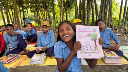 चार भिंतीच्या पलिकडील शाळा…! दप्तराविना विद्यार्थ्यांनी घेतला धडा, नांदेडमध्ये स्त्युत्य उपक्रम