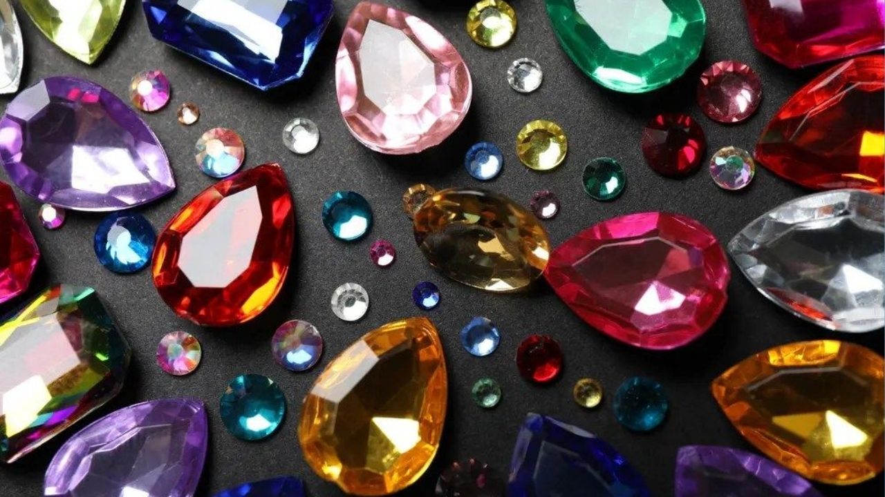 Gemstone: व्यवसाय आणि करिअरमध्ये मिळेल अपेक्षित यश, ‘हे’ रत्न परिधान केल्याने तुमचे मन चाणक्यासारखे करेल काम