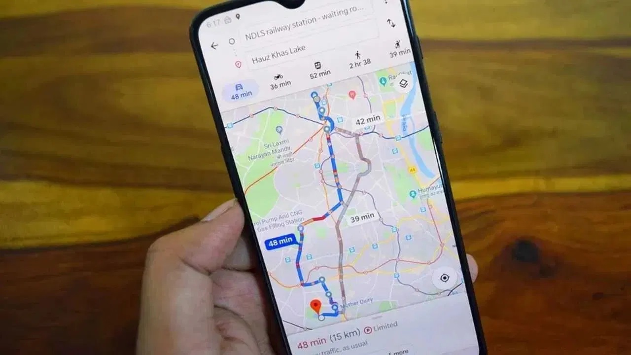 Google Maps मध्ये मोठी अपडेट! आता AI हँड्स-फ्री नेव्हिगेशन आणि ठिकाणाची माहिती देणार, कसं ते जाणून घ्या