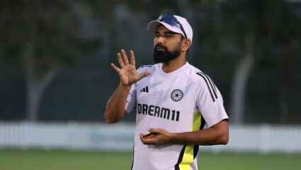 BCCI मोहम्मद शमीवर सूड उगवत आहे का? 2 सामन्यांमध्ये १५ विकेट घेऊनही संघात स्थान नाही; त्याच काय चुकलं?