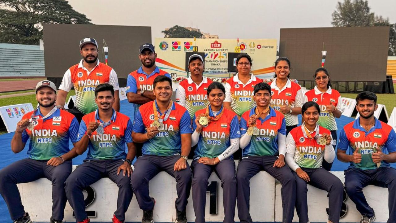 बांगलादेशतील हिंसेचा भारतीय खेळाडूंना फटका! 10 तास ढाका विमानतळावर होते बसून 