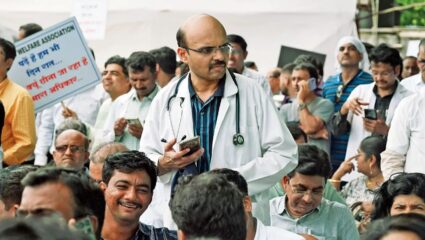 Satara Doctor Death Case: संपदाला न्याय देण्यासाठी डॉक्टर उतरले रस्त्यावर; विविध जिल्ह्यांमध्ये कामबंद आंदोलन. आरोग्यसेवेवर परिणाम