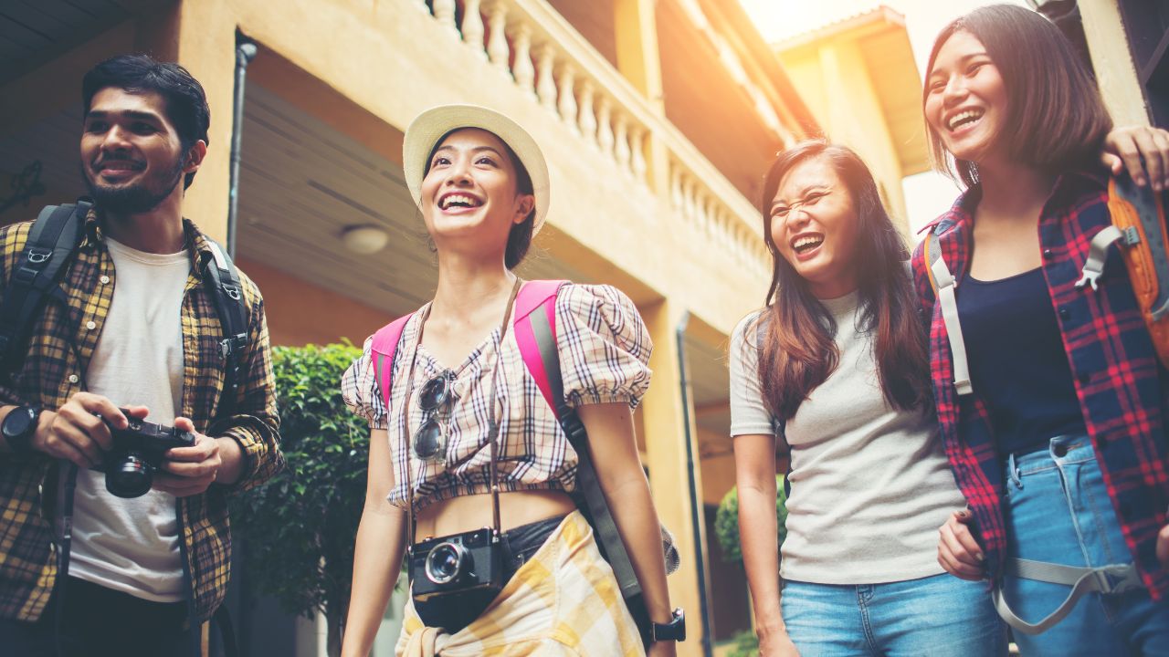 Travel Trends : भारताचे बदलले पर्यटनचित्र! 2025 ट्रॅव्हल रिपोर्टमध्ये मारली तरुणांनी बाजी; वाचा कसे ते?