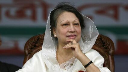 बांगलादेशच्या माजी पंतप्रधान खालिदा जिया रुग्णालयात दाखल; प्रकृती चिंताजनक