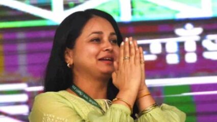 Bihar Politics : लालू प्रसाद यादवांना मोठा धक्का; कन्या रोहिणी यांनी राजकारण सोडत कुटुंबाशी तोडले संबंध