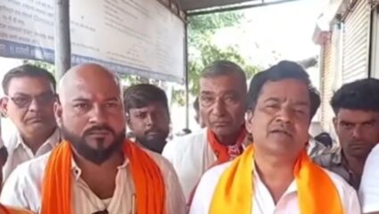 Latur News : रेणापूर नगरपंचायतीत धक्कादायक घडामोड, 16 पैकी 11 उमेदवारांची माघार