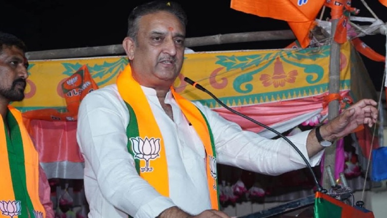 ‘आम्ही फक्त विकासावरच बोलतो’; माजी आमदार प्रशांत परिचारक यांचा भालकेंना टोला