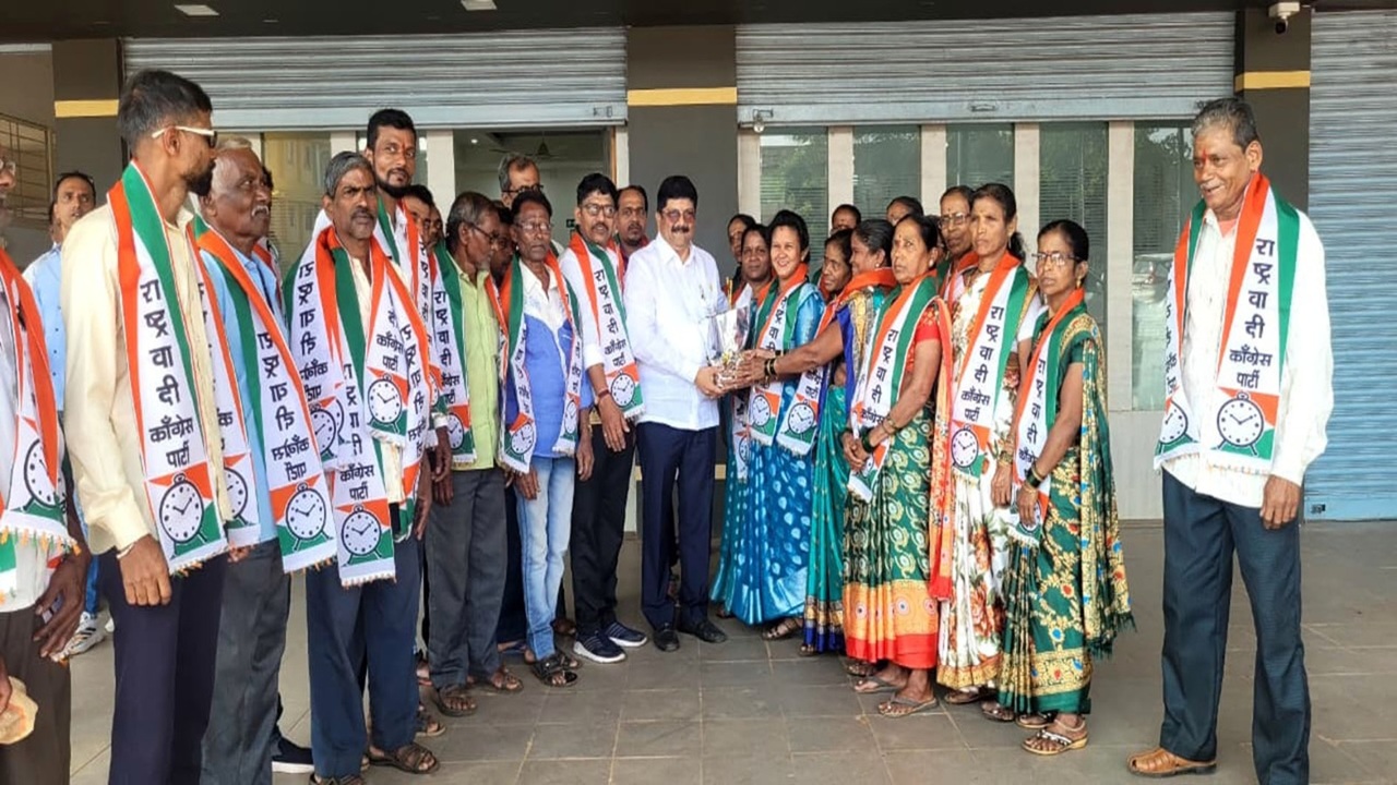 Maharashtra political : शिवसेना उबाठाला खिंडार, शेकडो कार्यकर्त्यांचा राष्ट्रवादी काँग्रेस पक्षात प्रवेश