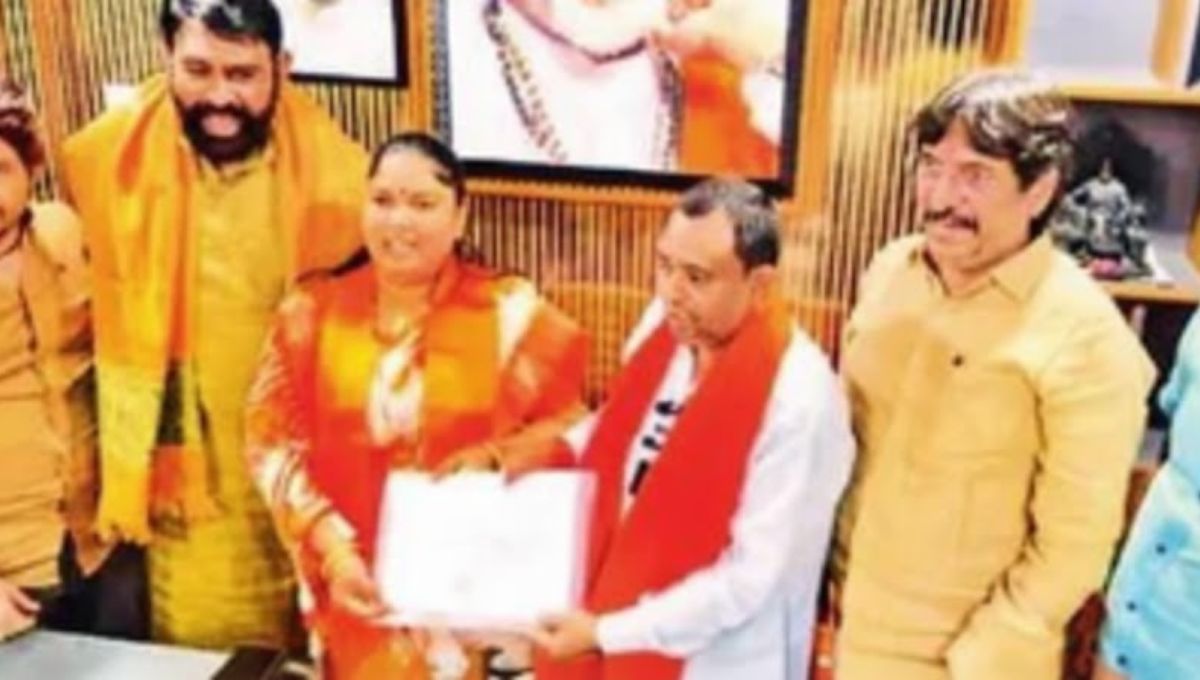 Ahilyangar News: कोपरगावात पॉलिटिकल वादळ! शिवसेनेकडून राजेंद्र झावरे तर उबाठाने दिली सपना मोरे यांना उमेदवारी