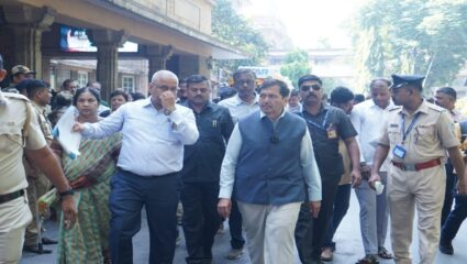 “रूग्णांना योग्य वेळेत उपचार मिळाले नाही तर…”, मंगलप्रभात लोढा यांचा अधिकाऱ्यांवर कडक कारवाई करण्याचा इशारा