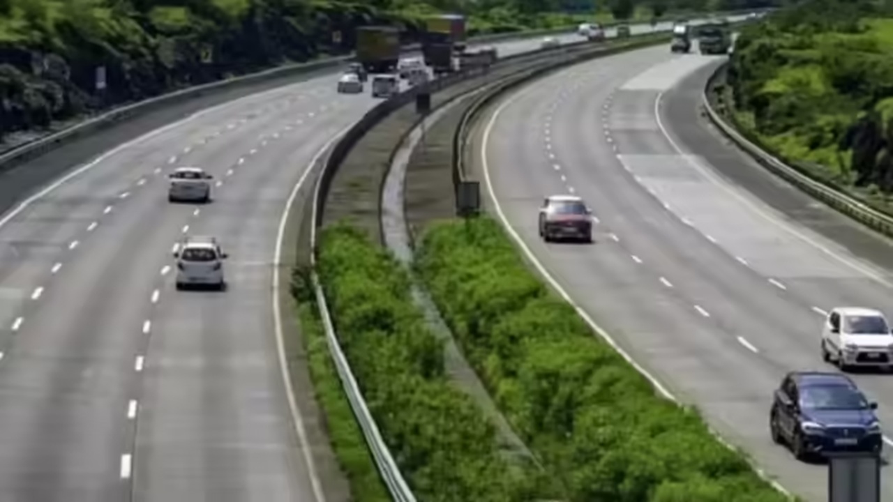 Mumbai- Pune Expressway : मुंबई-पुणे एक्सप्रेस वे आता १० लेनचा होणार! वाहतूक कोंडी कमी करण्यासाठी सरकारचा मेगा प्लॅन