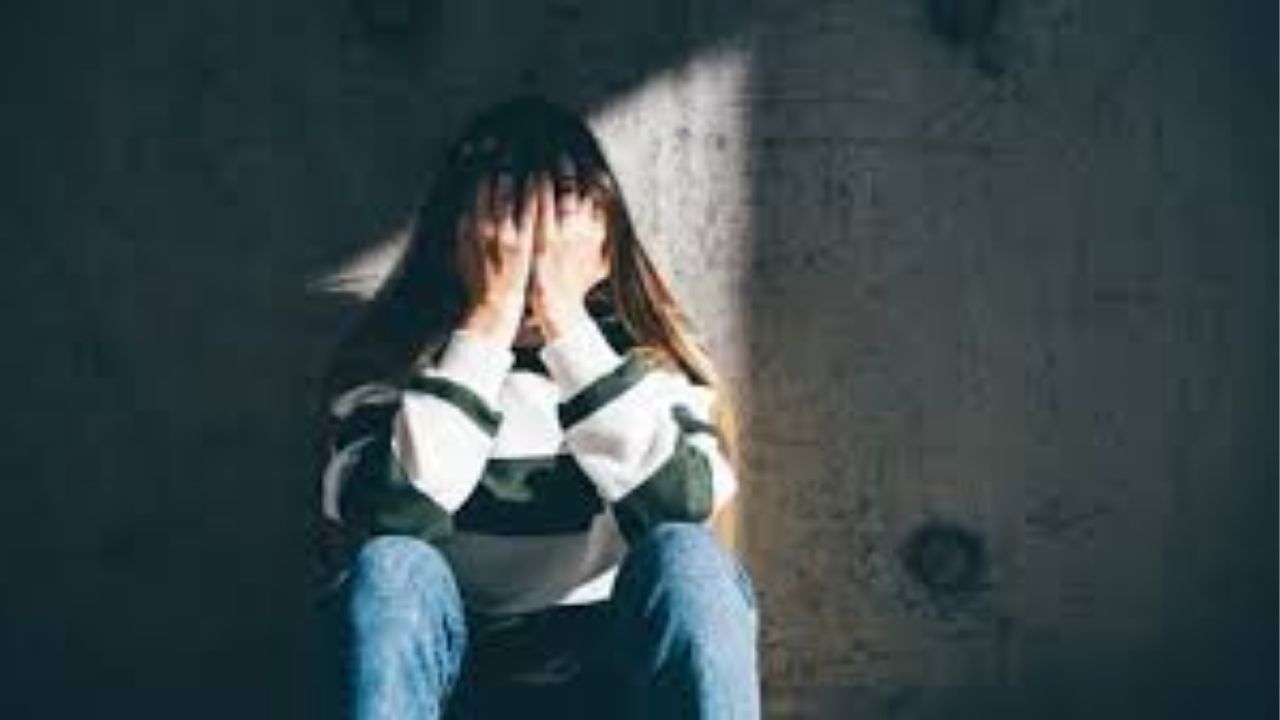 Haryana Crime : १५ वर्षीय मुलीवर लैंगिक अत्याचार, ७ महिन्यांची राहिली गर्भवती; प्रायव्हेट फोटो सोशल मीडियावर..