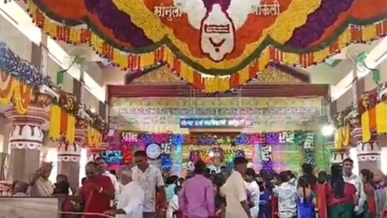 Sindhudurg : श्री देवी माऊलीच्या दर्शनासाठी भाविकांच्या सकाळपासून लांबच लांब रांगा