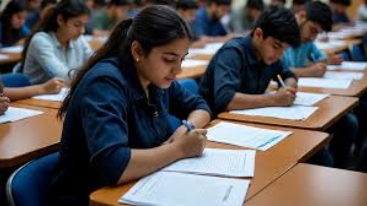 CAT 2025 परीक्षा वेळापत्रक जाहीर! 30 नोव्हेंबरला देशभरात तीन शिफ्टमध्ये होणार परीक्षा; जाणून घ्या संपूर्ण माहिती