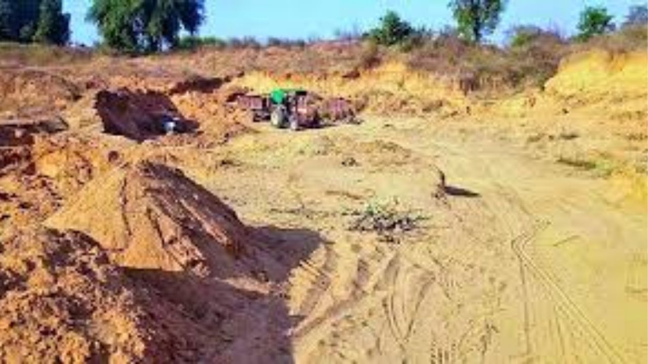 Chandrapur News: चंद्रपूर वाळू तस्करी प्रकरण! ट्रकवर कारवाई न केल्याने ब्रह्मपुरीचे SDPO राकेश जाधव अडचणीत