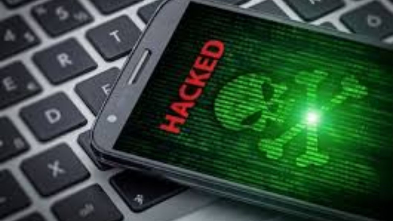 Ulhasnagar: उल्हासनगरमध्ये लॉ प्राध्यापिकेचा मोबाईल हॅक; ९० किमी दूरून व्हॉट्सअपमध्ये अनधिकृत लॉगिन