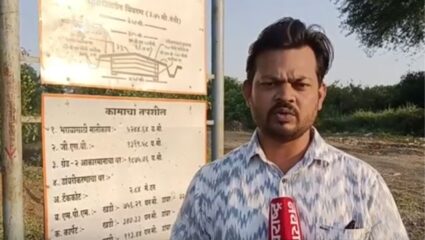 Amravati : ग्राम सडक योजनेचे काम रखडले, वर्षभर गावकऱ्यांचा कोंडमारा