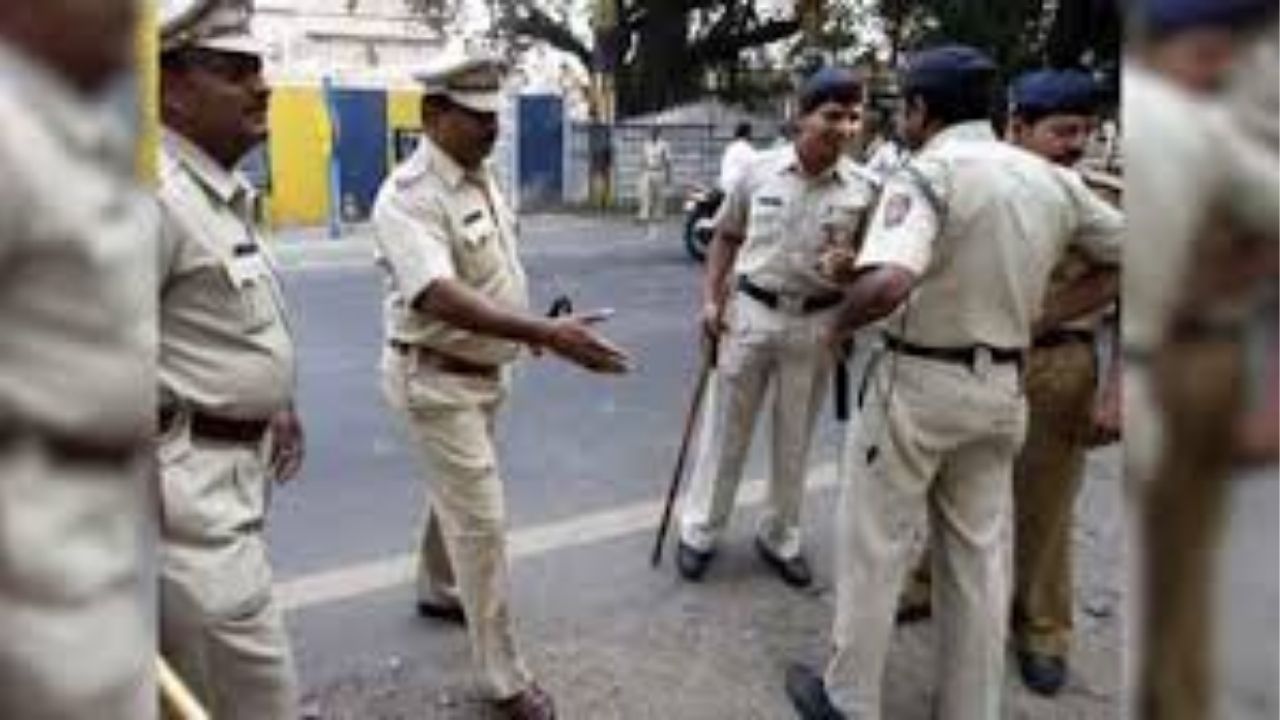 Pune Crime: पुण्यात ‘पुणे पॅटर्न’ची अंमलबजावणी! पोलिसांकडून रस्त्यावरच गुंडांना उठाबशा, गुडघ्यावर चालायला लावलं