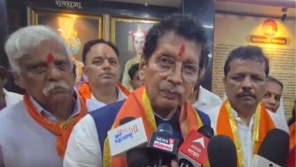 सावंतवाडी नगरपरिषदेच्या निवडणुकीत दीपक केसरकर यांचा उमेदवारी अर्ज; युतीबाबत अद्याप तडजोड नाही