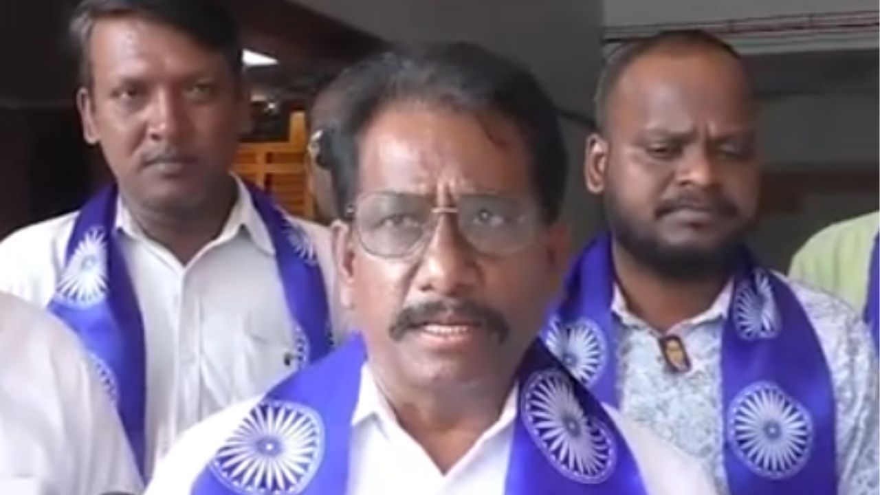 Navi Mumbai: घणसोली सेक्टर-7 पुनर्विकासात अनियमिततेचा आरोप, RPI जिल्हाध्यक्ष महेश खरे यांची सिडको कार्यालयावर धडक