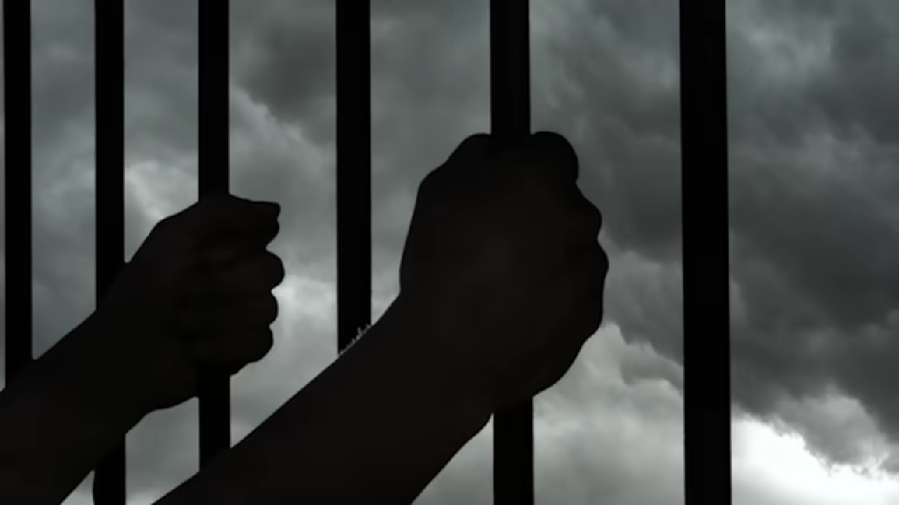 चार आण्याची कोंबडी, बारा आण्याचा मसाला! खून केला अन् मग सोनसाखळी…;  कोर्टाने दिली जन्मठेपेची शिक्षा