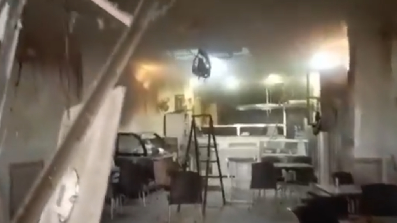 मोठी बातमी! Supreme Court मध्ये भीषण स्फोट; 12 जण जखमी तर…; सोशल मिडियावर Video Viral