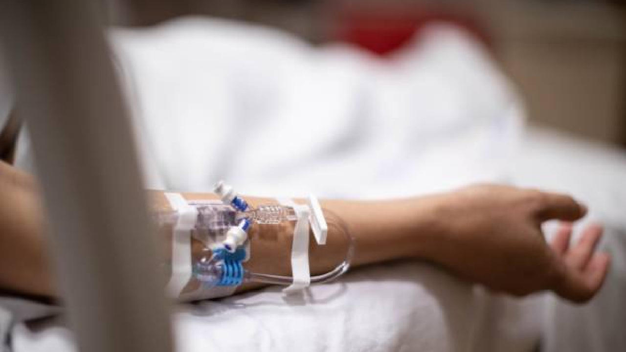 संतापजनक! डॉक्टरांच्या निष्काळजीपणामुळे रूग्णाचा मृत्यू; चेकअप करून घरी गेला अन् थोड्याच वेळात…