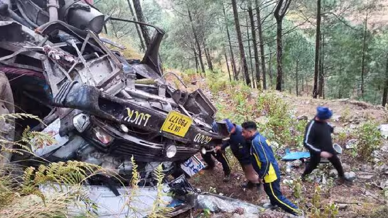 काळ आणि वेळ दोन्ही सोबतच! देवदर्शनासाठी जाणाऱ्या बसला Uttarakhand मध्ये अपघात; 5 जणांचा जागीच मृत्यू तर…