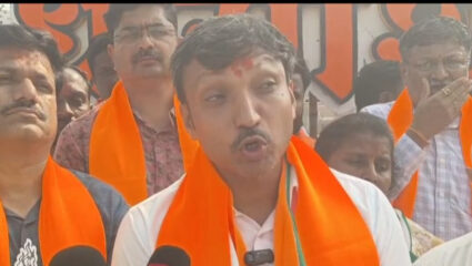 Local Body Election: “… ही तर जनशक्ती विरुद्ध धनशक्तीची लढाई”; MP ओम राजेंची भाजपवर टीका