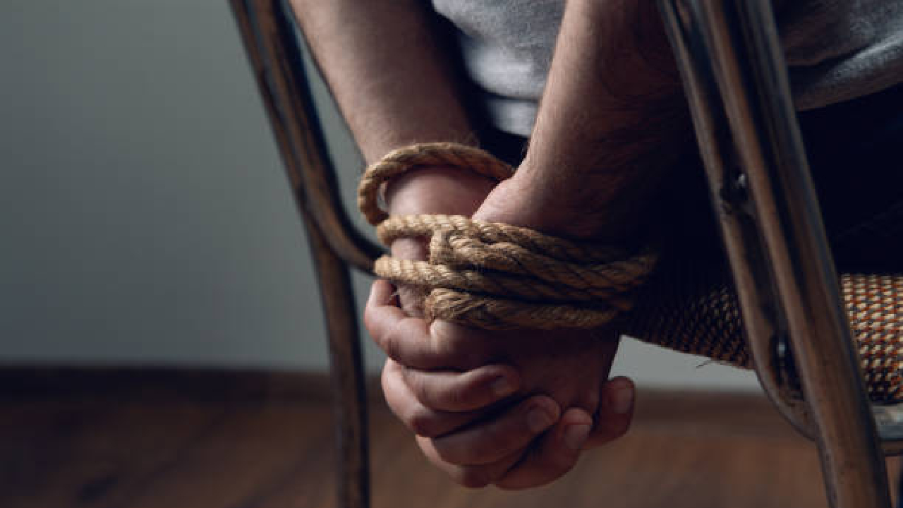 Crime News: पुण्यात चाललंय काय? लग्नाच्या आमिषाने अल्पवयीन मुलीला… ; आरोपीला UP मधून बेड्या