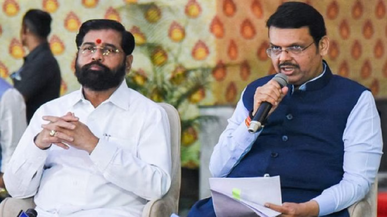 दोस्त दोस्त ना रहा! फडणवीसांनी शिंदेंभोवतीचा फास आवळला? ‘या’ नेत्याच्या घरावर 100 पोलिसांनी टाकली धाड 