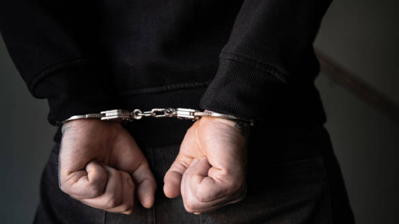 Crime News: लग्न लावून देण्यास नकार दिल्याच्या कारणावरून मारहाण; दोघांना अटक 