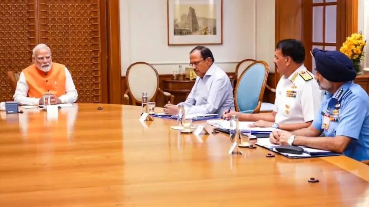 PM Modi CCS meeting: PM मोदींची दिल्लीमध्ये हाय लेव्हल बैठक! पाकिस्तानची वाढली धास्ती; पुन्हा ऑपरेशन सिंदूर होणार?