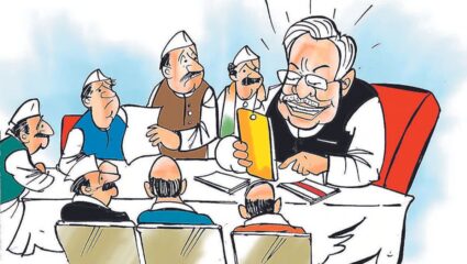 Nagpur Politics: महायुती तुटली; मविआ फुटली नागपुरात शिंदेसेना स्वबळावर, तर भाजपचे ‘वेट अॅण्ड वॉच’