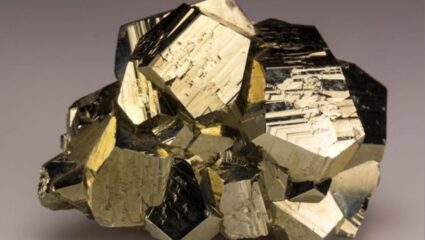 Gemology: ‘हे’ रत्न परिधान केल्यास मिळते संपत्ती आणि प्रगती, या लोकांची कर्जातून लवकर होईल सुटका