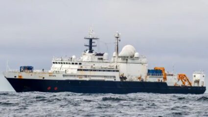 UK Navy : ‘आम्हाला माहिती आहे तुम्ही काय करत आहात’, रशियामुळे ब्रिटनची सुरक्षा यंत्रणा हाई अलर्टवर; Frigate,P-8 Poseidon तैनात