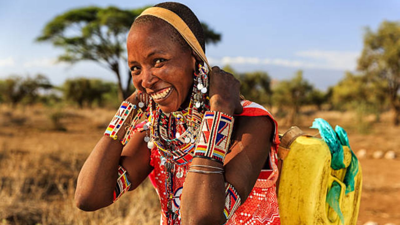 आफ्रिकेत नाईल नदीच्या खोऱ्या लुओ नावाची एक जमात आहे.