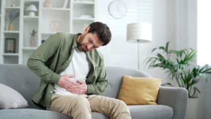 सकाळी उठल्यानंतर पोट व्यवस्थित स्वच्छ होत नसेल तर उपाशी पोटी करा ‘या’ हर्बल टी चे सेवन, आतड्यांमधील घाण पडून जाईल बाहेर