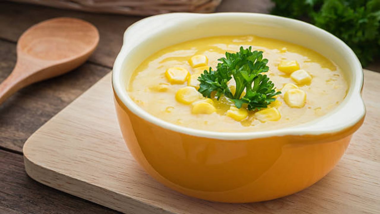 शरीरात कायमच टिकून राहील उबदारपणा! सोप्या पद्धतीमध्ये घरी बनवा मक्याचे दाण्यांचे पौष्टिक सूप, नोट करून घ्या रेसिपी