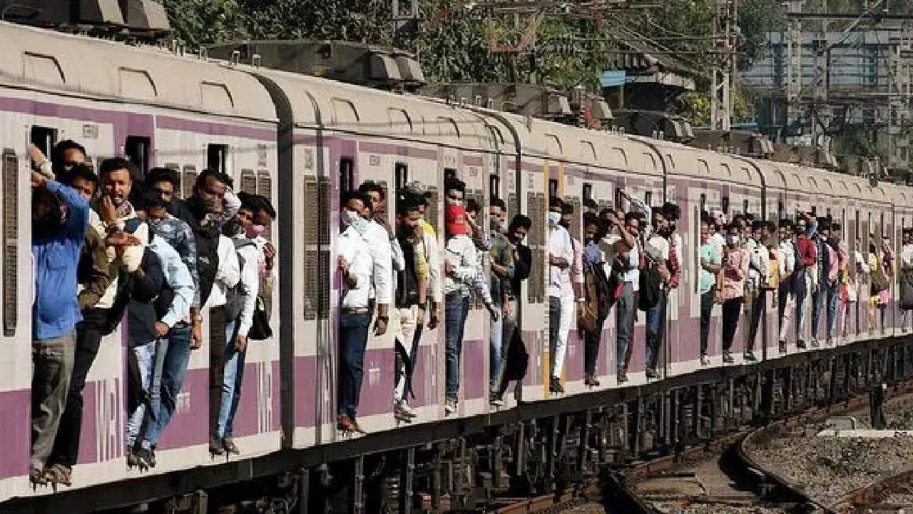 Breking News: रेल्वे कर्मचाऱ्यांचे आंदोलन प्रवाशांच्या जीवावर; मस्जीद बंदरमध्ये लोकलमधून पडून 1 ठार तर 3 जखमी