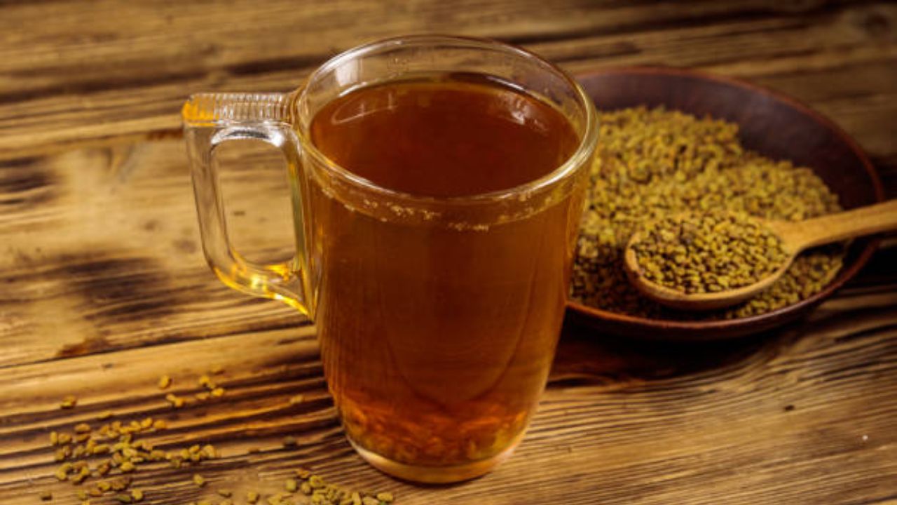 शरीरात वाढलेली वाईट कोलेस्ट्रॉलची पातळी कमी करण्यासाठी मेथी दाण्यांचा चहा गुणकारी ठरेल. यामध्ये असलेले सॅपोनिन्स आणि फायबर कोलेस्टेरॉल शोषण्यास मदत करतात आणि रक्तातील कोलेस्ट्रॉल झपाट्याने कमी होऊन जाते. 