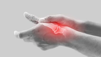 संधिवातामुळे हातपाय वाकडे होतात? हाडांमध्ये साचून राहिलेले Uric Acid बाहेर काढून टाकण्यासाठी ‘या’ भाज्यांचे करा सेवन