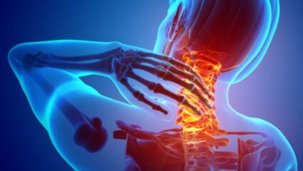 थंडीत हाडांना आलेली सूज आणि वेदना कमी करण्यासाठी स्वयंपाक घरातील ‘हा’ पिवळा पदार्थ ठरेल प्रभावी, सांध्यांमधील वेदना होतील गायब