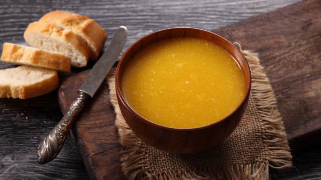 Benefits Of Ghee: थंडीत नियमित करा गाईच्या तुपाचे चमचाभर सेवन! त्वचेच्या सौंदर्यात पडेल भर, दिसाल अधिक सुंदर