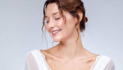 Bridal Glow Tips: लग्नाआधी त्वचेवरील ग्लो वाढवण्यासाठी करून पहा ‘हे’  सोपे उपाय, १५ दिवसांमध्ये चेहऱ्यावर येईल ब्रायडल ग्लो