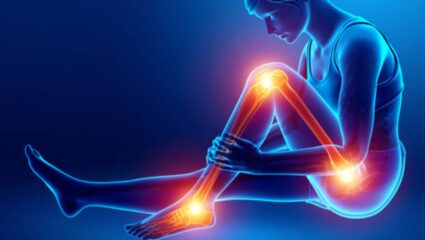 थंडीत हाडांच्या जुनाट वेदनांमुळे सतत कंबर दुखते? वेदनांपासून आराम मिळवण्यासाठी करा ‘हे’ प्रभावी उपाय, सर्वच ऋतूंमध्ये राहाल फिट